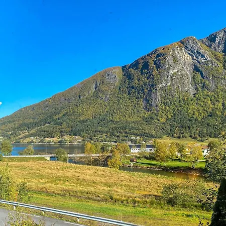 Beautiful In Vistdal With Wifi Myklebostad (More og Romsdal)